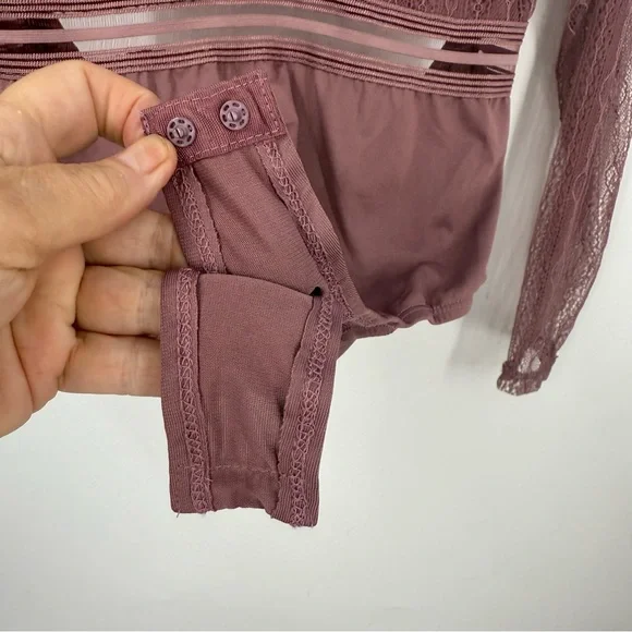 Lulu’s Casita dusty rose Sheer Lace Long Sleeve Bodysuit Sheer Lace Bodysuit L - Picture 7 of 16